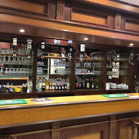 Aux Bons Amis Hotel Reims Ngoại thất bức ảnh