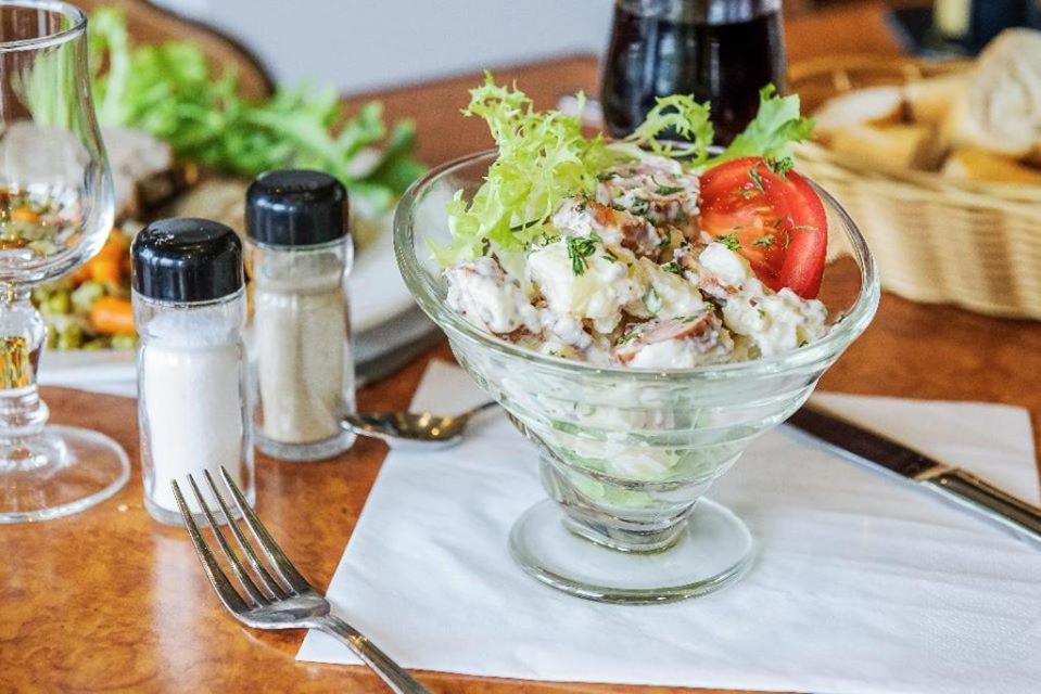 Aux Bons Amis Hotel Reims Ngoại thất bức ảnh