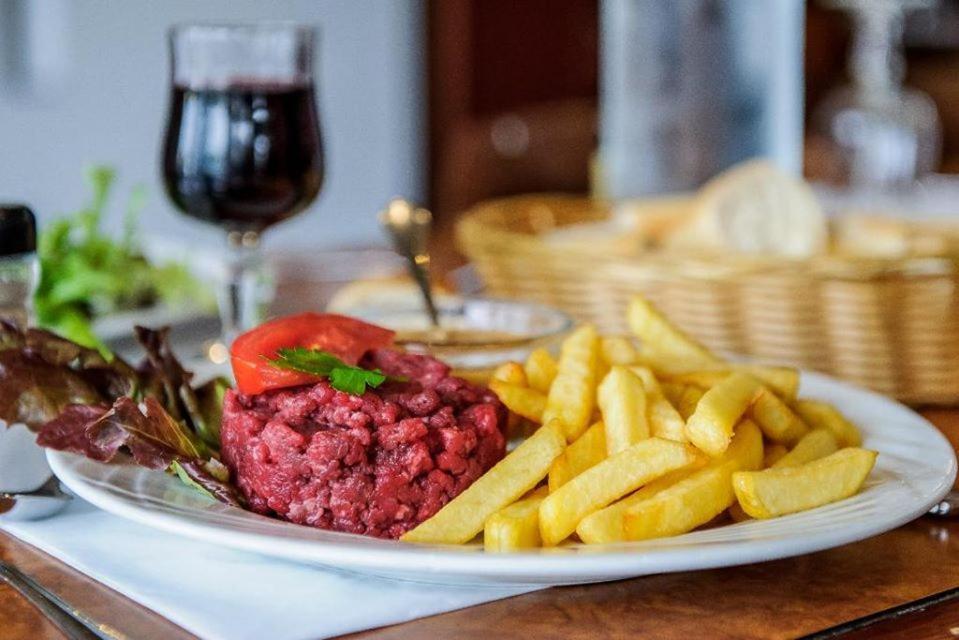 Aux Bons Amis Hotel Reims Ngoại thất bức ảnh
